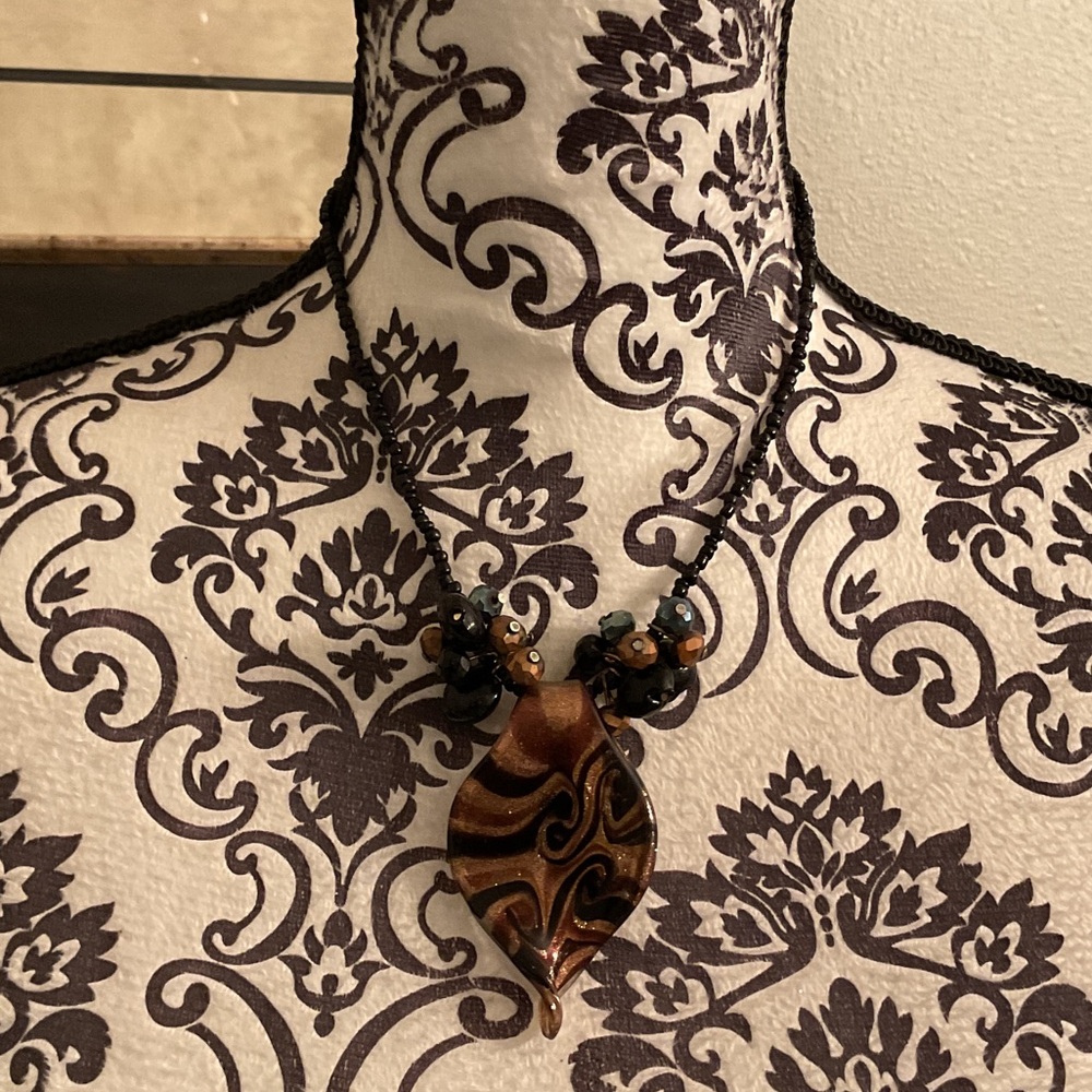 Elegant Swirl Pendant Necklace
